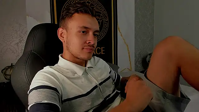 Snapshot of Desmon_Clark chatting on March 2025 10:48:02 PM Desmon Clark online show from March 2025 10:48:02 PM