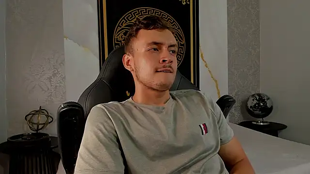 Snapshot of Desmon_Clark chatting on March 2025 12:05:02 AM Desmon Clark online show from March 2025 12:05:02 AM