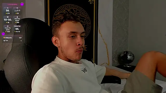 Snapshot of Desmon_Clark chatting on March 2025 04:19:01 AM Desmon Clark online show from March 2025 04:19:01 AM