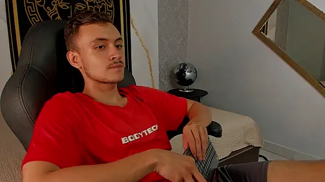 Snapshot of Desmon_Clark chatting on March 2025 01:42:02 AM Desmon Clark online show from March 2025 01:42:02 AM