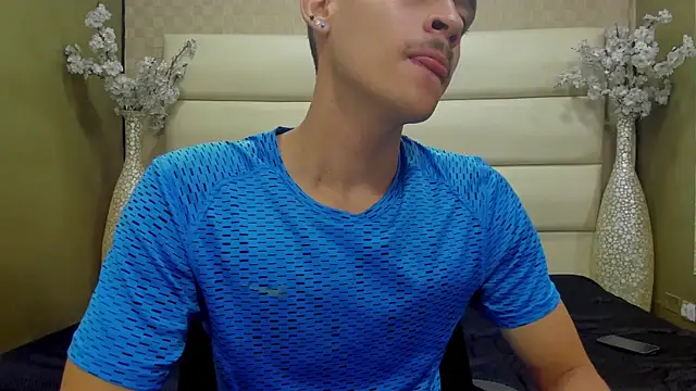 Snapshot of Desmon_Clark chatting on March 2025 01:05:01 AM Desmon Clark online show from March 2025 01:05:01 AM