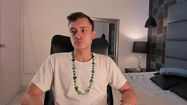 Snapshot of Desmon_Clark chatting on March 2025 09:13:02 PM Desmon Clark online show from March 2025 09:13:02 PM