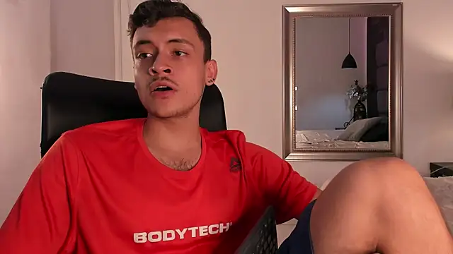 Snapshot of Desmon_Clark chatting on March 2025 08:51:02 PM Desmon Clark online show from March 2025 08:51:02 PM