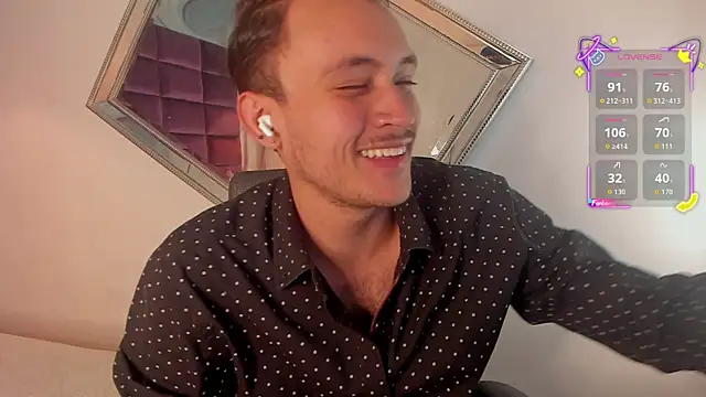 Snapshot of Desmon_Clark chatting on September 2025 11:27:02 PM Desmon Clark online show from September 2025 11:27:02 PM