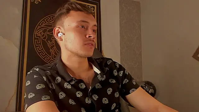 Snapshot of Desmon_Clark chatting on October 2025 10:28:02 PM Desmon Clark online show from October 2025 10:28:02 PM