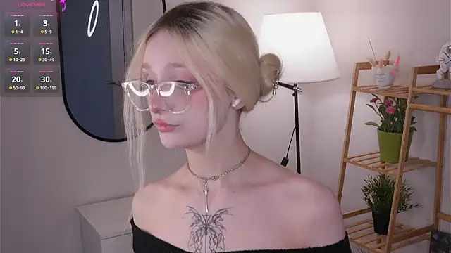 Snapshot of Naughty__Couplles chatting on February 2026 03:25:02 AM Naughty Couplles online show from February 2026 03:25:02 AM