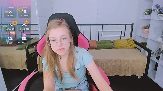 LayriantaVee online show from February 2025 10:48:02 AM