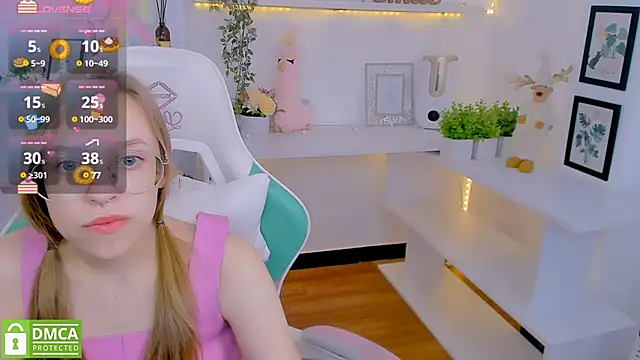 LayriantaVee online show from February 2025 07:04:02 AM