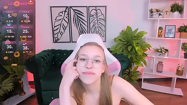 LayriantaVee online show from February 2025 06:50:02 AM