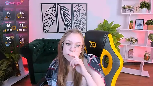 LayriantaVee online show from February 2025 10:06:02 AM