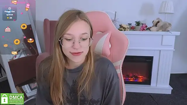 LayriantaVee online show from September 2025 06:06:01 AM