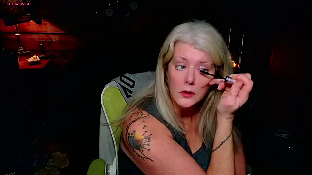 Snapshot of AliceHarlot chatting on December 2025 05:49:01 AM AliceHarlot online show from December 2025 05:49:01 AM