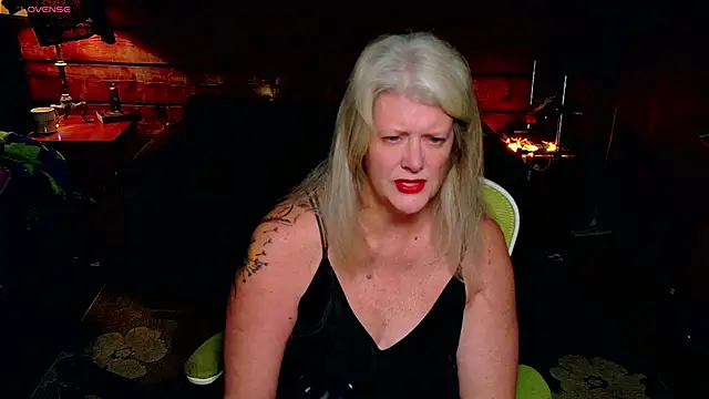 Snapshot of AliceHarlot chatting on January 2026 05:44:01 AM AliceHarlot online show from January 2026 05:44:01 AM