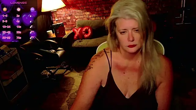 Snapshot of AliceHarlot chatting on February 2026 05:03:02 AM AliceHarlot online show from February 2026 05:03:02 AM