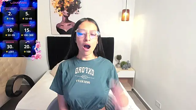 Scarlett  bell online show from February 2025 12:47:02 PM