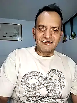 RogueTraveler online show from November 2025 03:50:01 AM