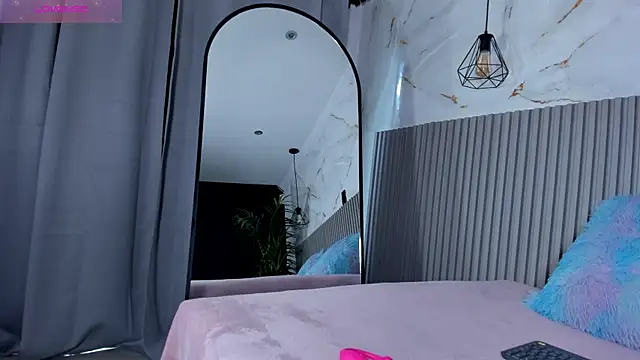 valentina lux online show from June 2026 07:36:02 PM