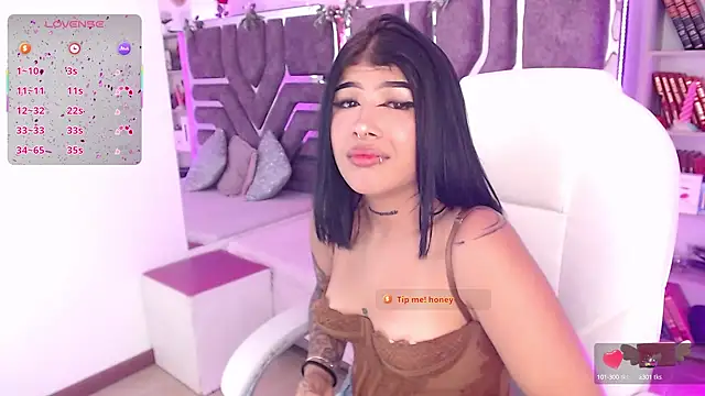 AliceWalker 11 online show from March 2025 07:57:02 PM