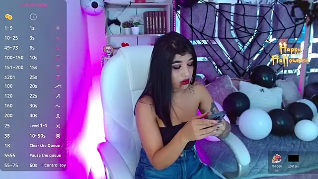 AliceWalker 11 online show from October 2025 09:04:02 PM