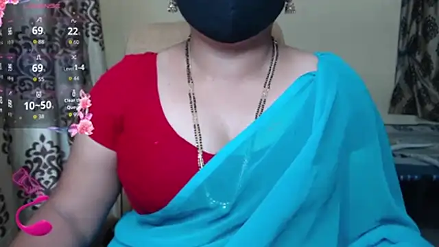 Snapshot of Queen_sakshi chatting on November 2025 05:45:03 PM Queen sakshi online show from November 2025 05:45:03 PM