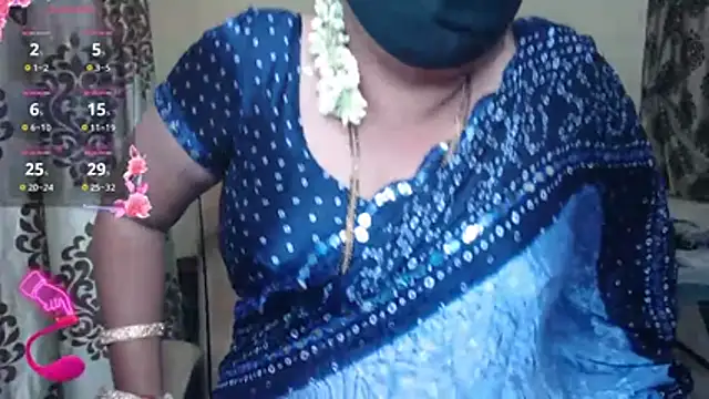 Snapshot of Queen_sakshi chatting on November 2025 04:29:02 PM Queen sakshi online show from November 2025 04:29:02 PM