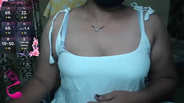 Snapshot of Queen_sakshi chatting on November 2025 07:49:02 PM Queen sakshi online show from November 2025 07:49:02 PM