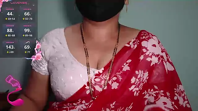 Snapshot of Queen_sakshi chatting on December 2025 05:32:01 PM Queen sakshi online show from December 2025 05:32:01 PM