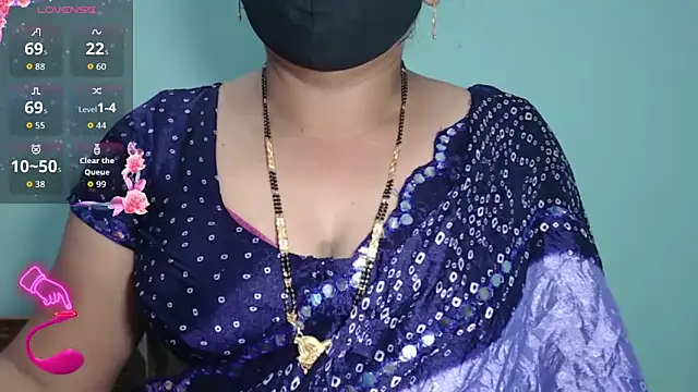 Snapshot of Queen_sakshi chatting on December 2025 04:23:01 PM Queen sakshi online show from December 2025 04:23:01 PM