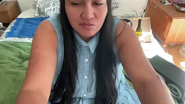 Snapshot of MashaCL chatting on April 2026 08:12:02 AM MashaCL online show from April 2026 08:12:02 AM