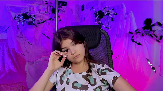 EvaThopson online show from October 2025 12:07:02 PM