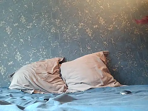 ElyasMatt online show from November 2025 01:00:01 PM