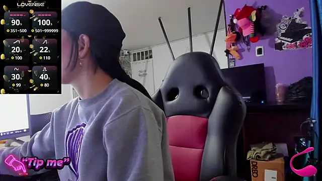 Snapshot of Tefannyy_ chatting on January 2025 10:58:02 PM Tefannyy online show from January 2025 10:58:02 PM