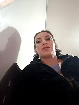 Snapshot of Tefannyy_ chatting on February 2025 09:27:02 PM Tefannyy online show from February 2025 09:27:02 PM