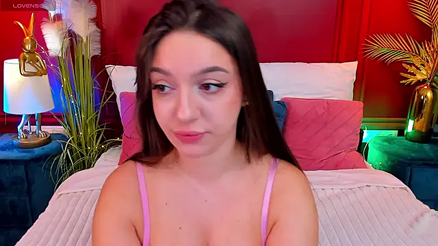 Snapshot of GiaCale chatting on November 2025 06:33:02 AM GiaCale online show from November 2025 06:33:02 AM