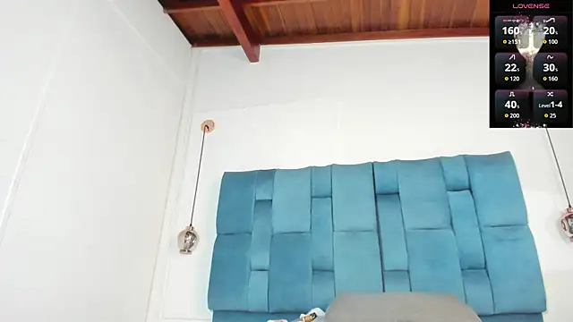 mia  fernandez online show from December 2025 06:26:01 PM