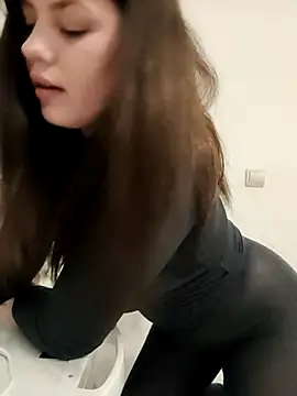 Snapshot of leeya_lee chatting on March 2025 12:17:01 AM leeya lee online show from March 2025 12:17:01 AM