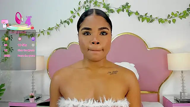 NahiaraReina online show from September 2025 01:22:02 PM