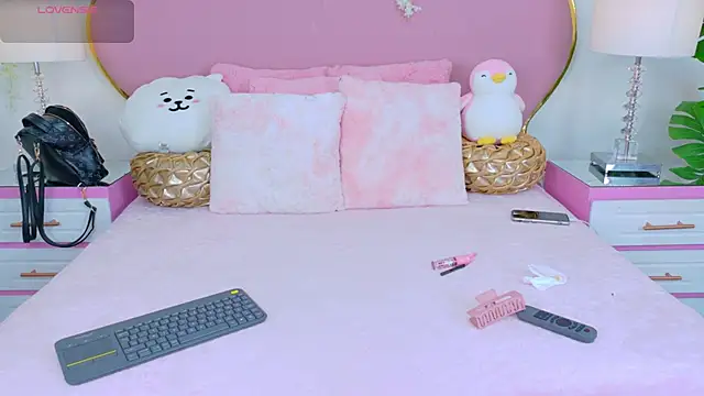 NahiaraReina online show from October 2025 01:01:02 PM