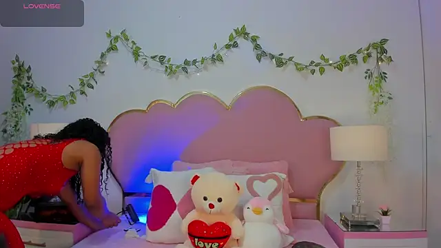NahiaraReina online show from December 2025 01:30:01 PM