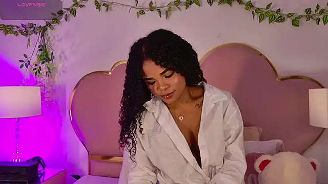 NahiaraReina online show from June 2026 02:33:01 PM