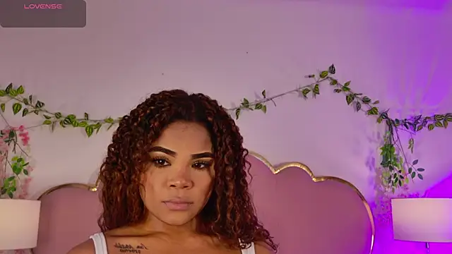Snapshot of NahiaraReina chatting on July 2026 01:46:02 PM NahiaraReina online show from July 2026 01:46:02 PM