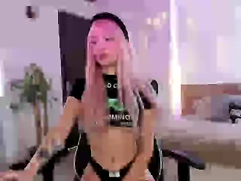 Snapshot of Sweett_cat chatting on January 2025 08:37:02 PM Sweett cat online show from January 2025 08:37:02 PM