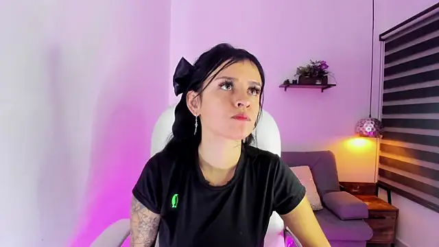 yenny garcia online show from October 2025 06:25:02 PM