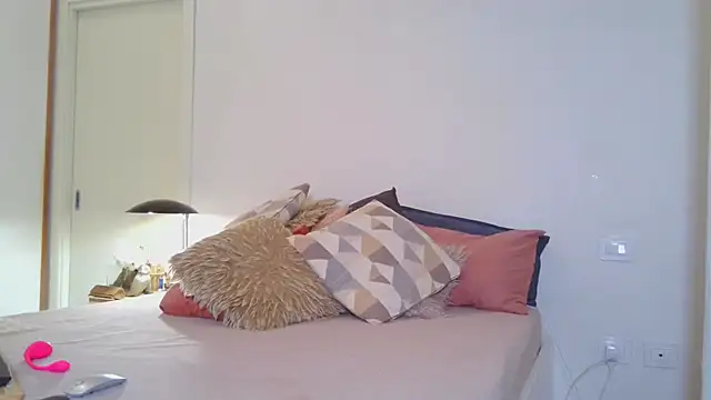 JuliaMartini online show from January 2026 09:47:02 AM