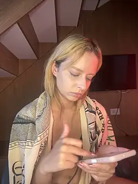 Snapshot of Bellahcha chatting on April 2026 06:10:01 PM Bellahcha online show from April 2026 06:10:01 PM