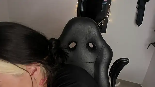 AnnikaMerliahh  online show from January 2026 12:33:02 PM