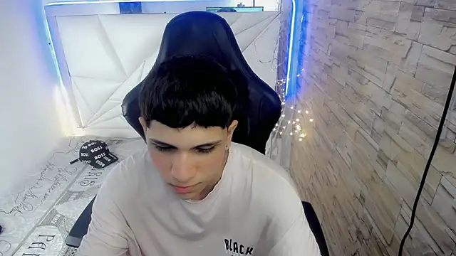 Snapshot of Brayan_lopezz chatting on December 2024 01:53:02 PM Brayan lopezz online show from December 2024 01:53:02 PM