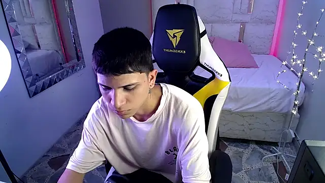 Snapshot of Brayan_lopezz chatting on January 2025 04:27:01 PM Brayan lopezz online show from January 2025 04:27:01 PM