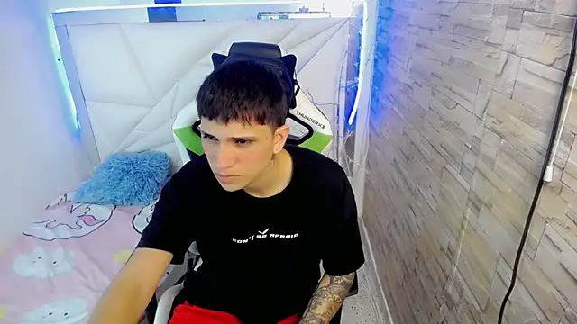 Snapshot of Brayan_lopezz chatting on January 2025 01:08:01 PM Brayan lopezz online show from January 2025 01:08:01 PM