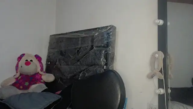 Snapshot of skinny_sweet2411 chatting on March 2026 03:32:01 AM skinny sweet2411 online show from March 2026 03:32:01 AM